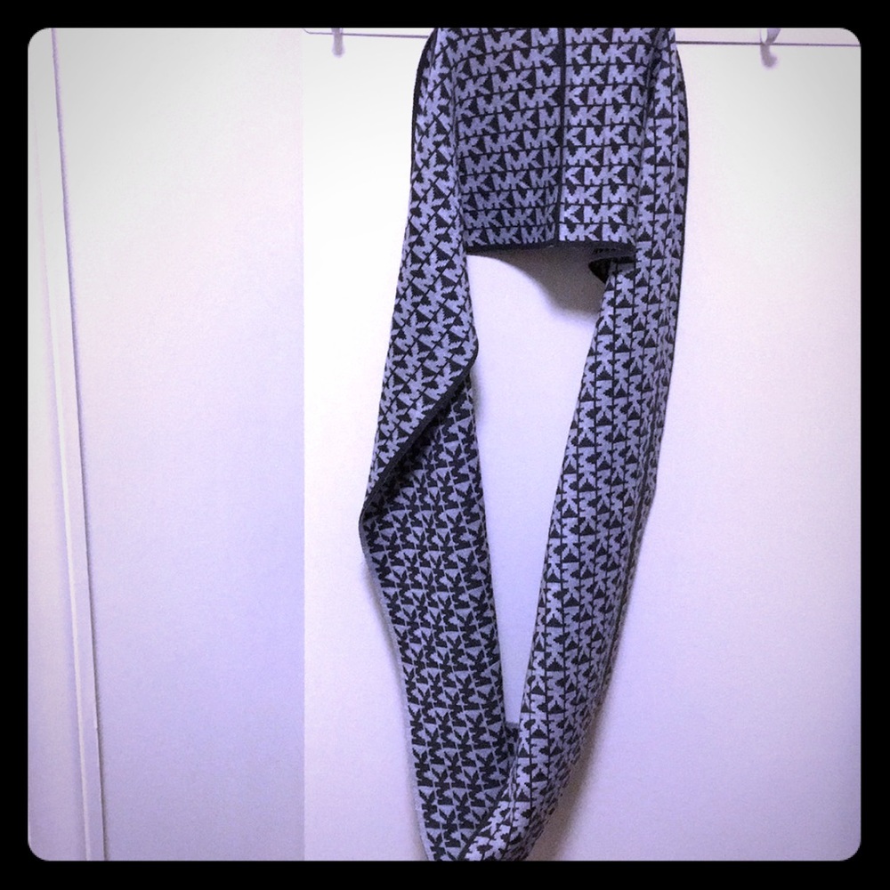 Origina Michael Kors scarf.
